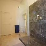 Chateau De Bed and breakfast Savignac-Mona