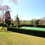 Chateau De Bed and breakfast 3*