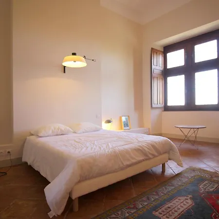 Chateau De לינה וארוחת בוקר