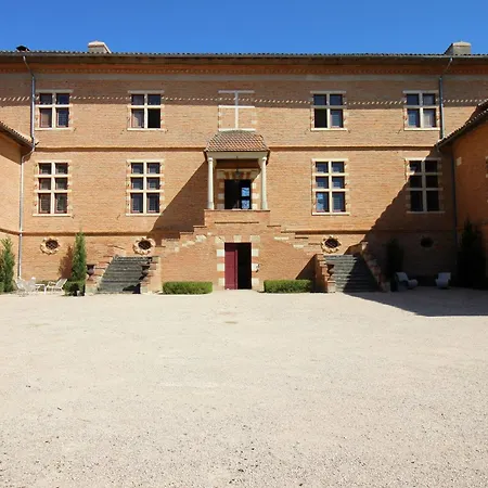 לינה וארוחת בוקר Chateau De *