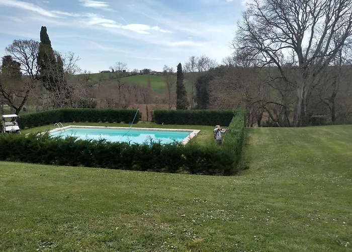 Chateau De Bed and breakfast Savignac-Mona