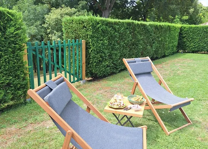 Chateau De Frühstückspension Savignac-Mona